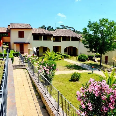 Aparthotel Isa-apartments 6 Beds, Ground Floor With Private Outdoor Area, In With Swimming-pool *